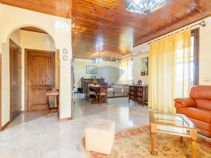 Image No.4-4 Bed Villa for sale