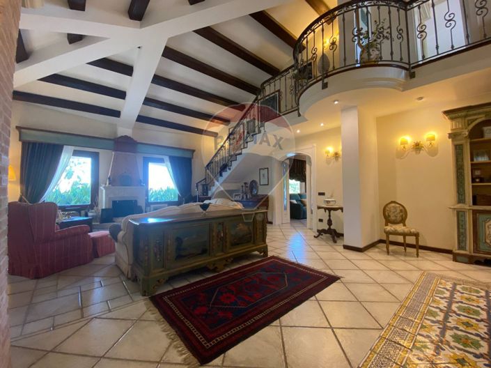 Image No.10-4 Bed Villa for sale