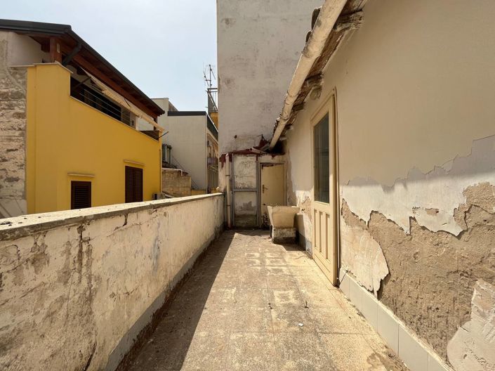 Image No.18-2 Bed House for sale