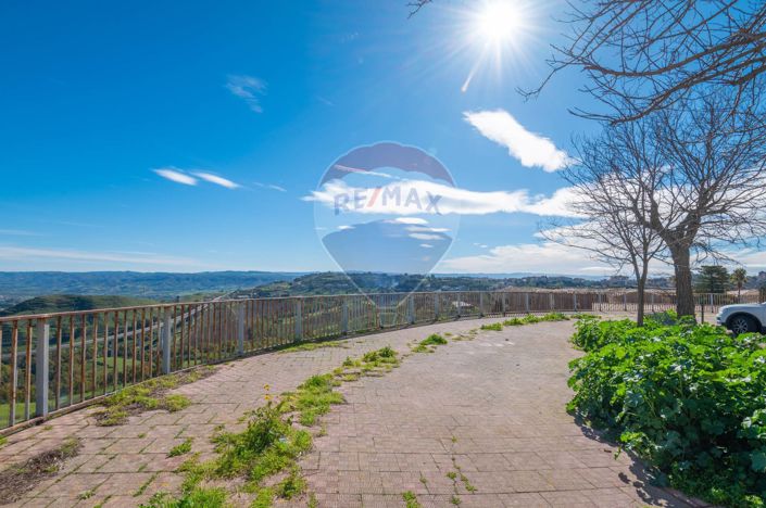 Image No.26-2 Bed House for sale