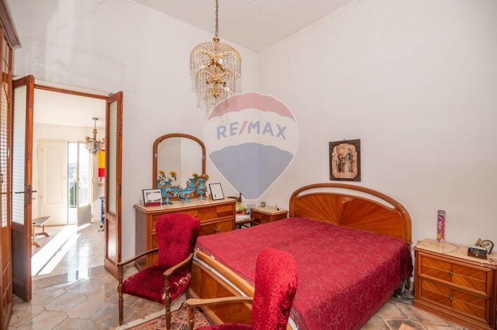 Image No.9-2 Bed House for sale