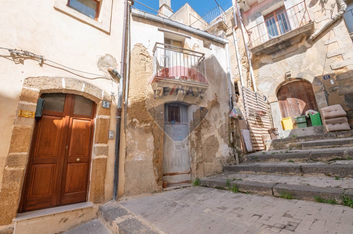 Image No.24-3 Bed House for sale