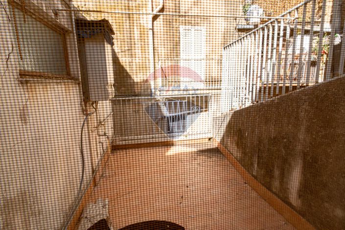 Image No.14-4 Bed House for sale