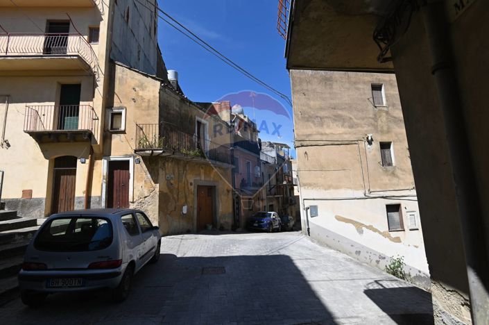 Image No.10-1 Bed House for sale