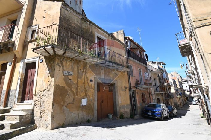 Image No.8-1 Bed House for sale