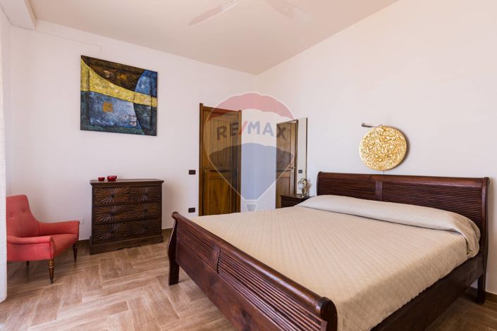 Image No.12-5 Bed Villa for sale