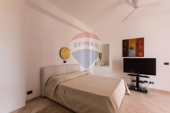 Image No.14-5 Bed Villa for sale