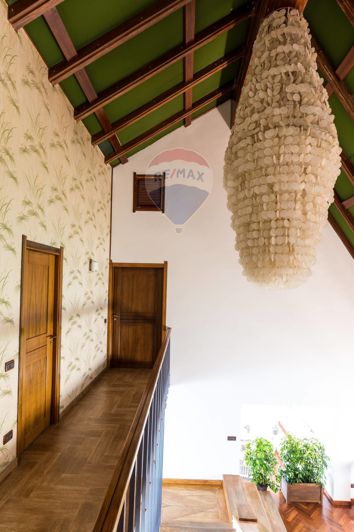 Image No.2-5 Bed Villa for sale