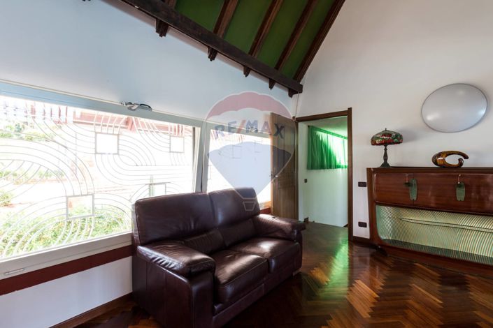 Image No.6-5 Bed Villa for sale