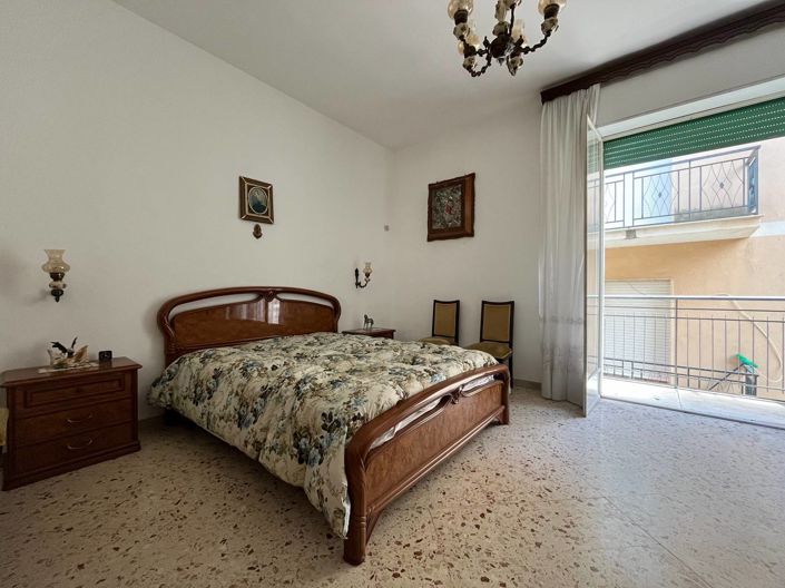 Image No.16-2 Bed House for sale