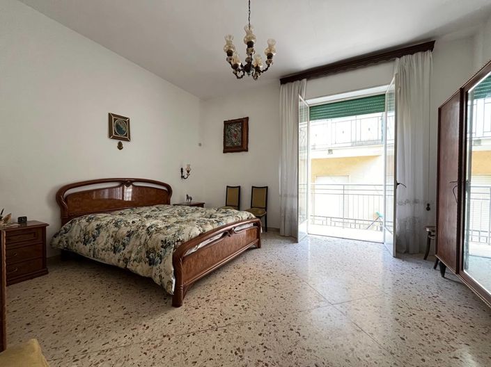 Image No.18-2 Bed House for sale