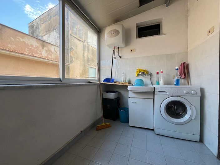 Image No.25-2 Bed House for sale