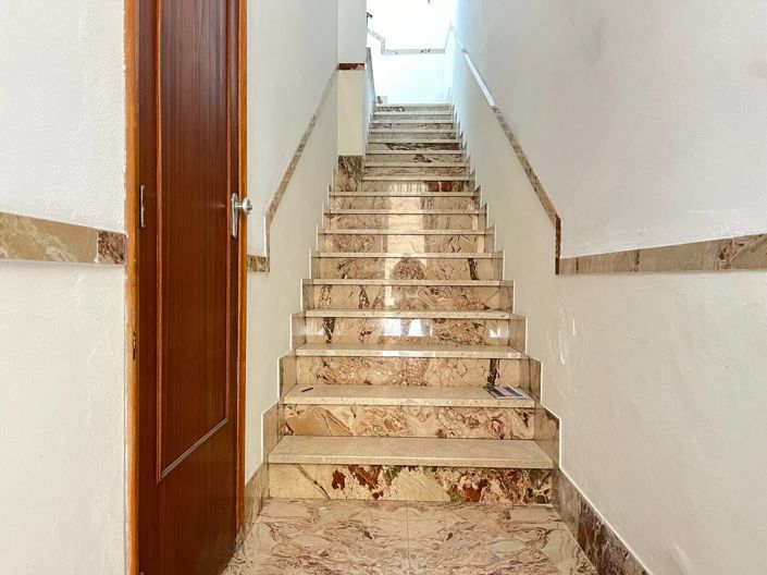 Image No.5-2 Bed House for sale