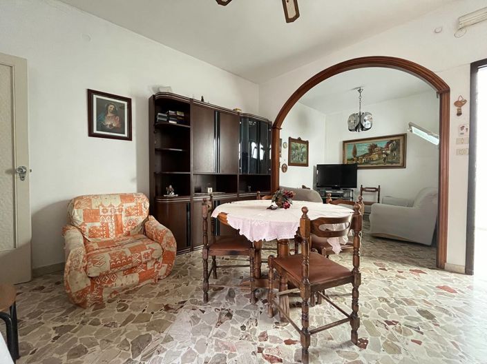 Image No.7-2 Bed House for sale