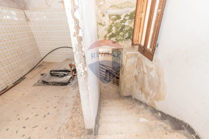 Image No.13-2 Bed House for sale