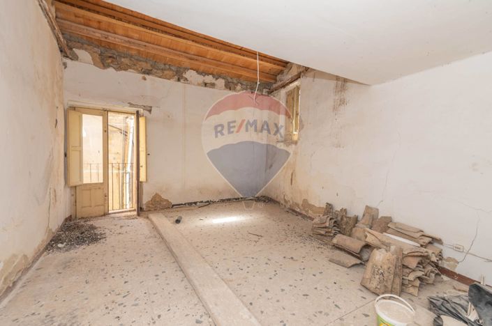 Image No.6-2 Bed House for sale