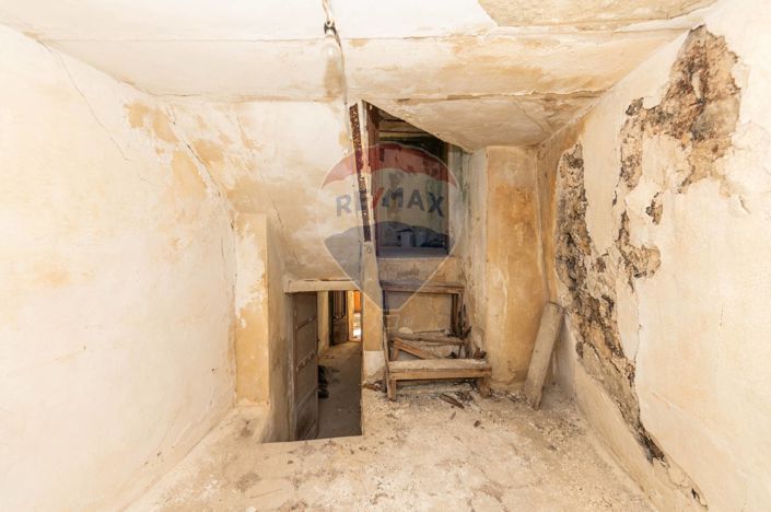 Image No.8-2 Bed House for sale