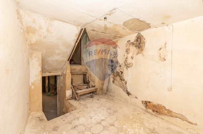 Image No.9-2 Bed House for sale