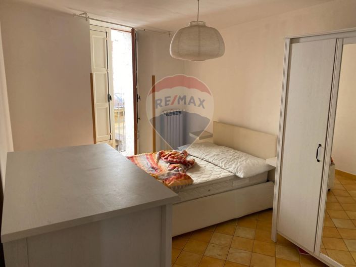 Image No.7-1 Bed House for sale