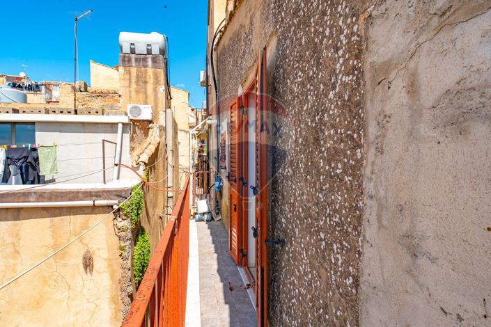 Image No.15-2 Bed House for sale