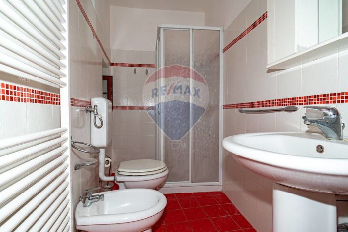 Image No.5-2 Bed House for sale