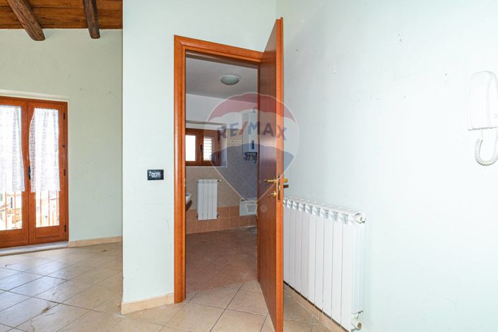 Image No.8-2 Bed House for sale