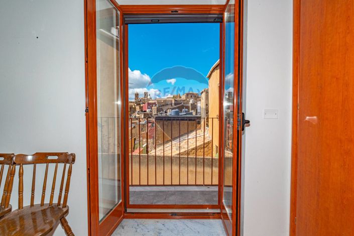 Image No.9-2 Bed House for sale