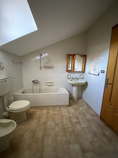 Image No.25-6 Bed House for sale