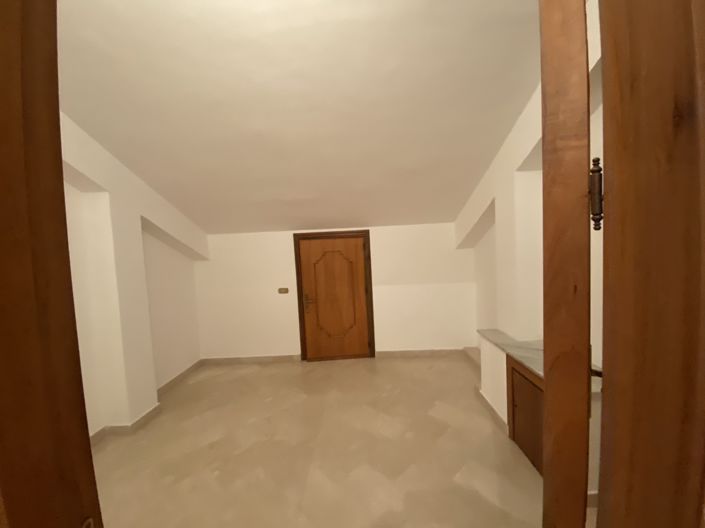 Image No.27-6 Bed House for sale