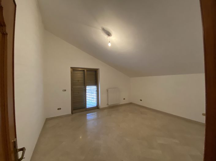 Image No.31-6 Bed House for sale