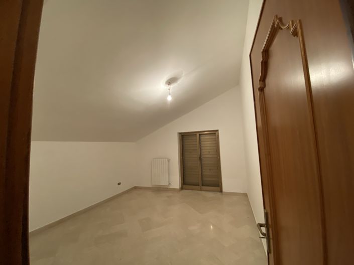 Image No.32-6 Bed House for sale