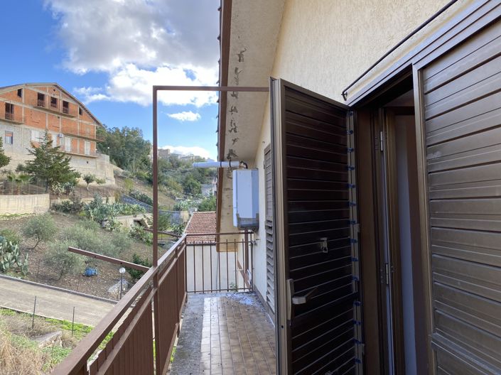 Image No.34-6 Bed House for sale