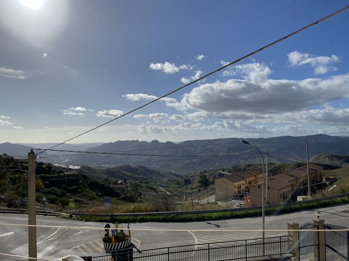 Image No.5-6 Bed House for sale