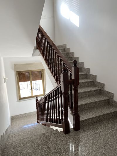 Image No.8-6 Bed House for sale