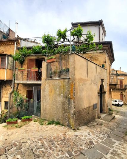 Image No.1-6 Bed Property for sale