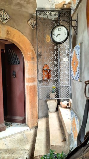 Image No.10-6 Bed Property for sale