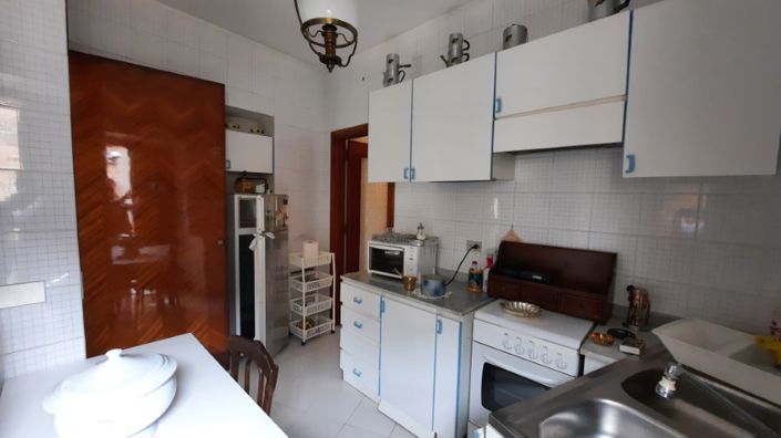 Image No.14-6 Bed Property for sale