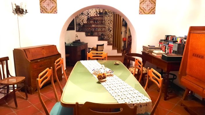 Image No.16-6 Bed Property for sale