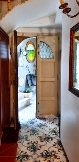 Image No.18-6 Bed Property for sale