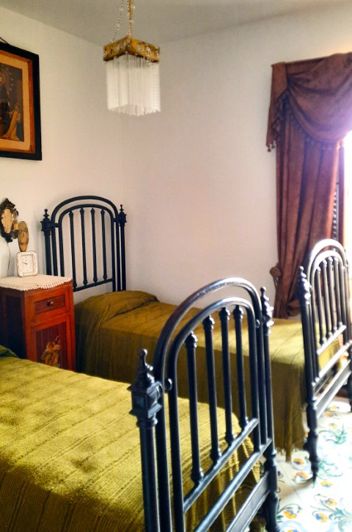 Image No.20-6 Bed Property for sale