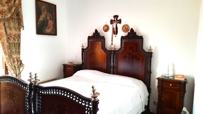 Image No.22-6 Bed Property for sale