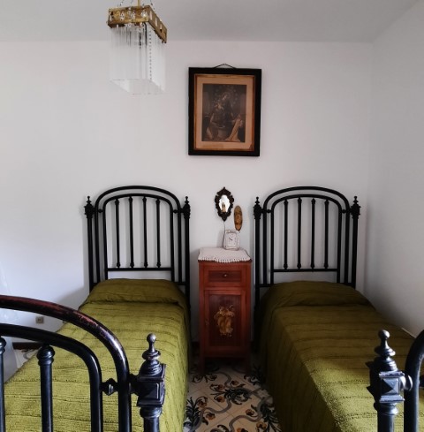 Image No.24-6 Bed Property for sale