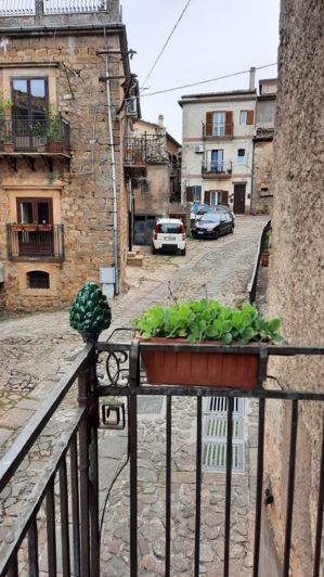 Image No.26-6 Bed Property for sale