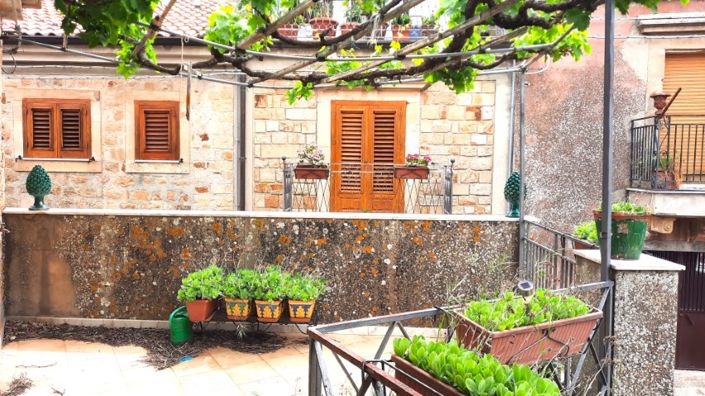 Image No.33-6 Bed Property for sale