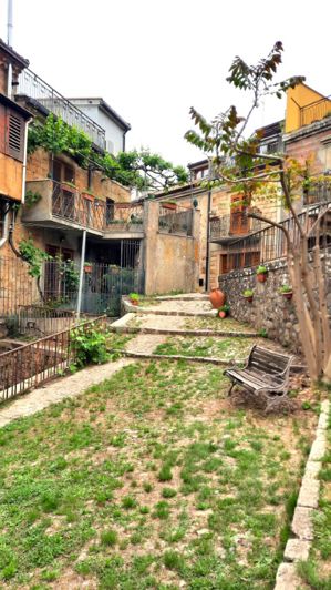 Image No.36-6 Bed Property for sale