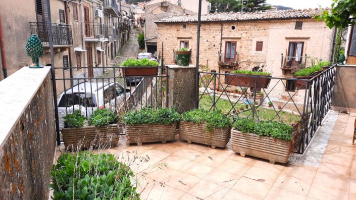 Image No.37-6 Bed Property for sale