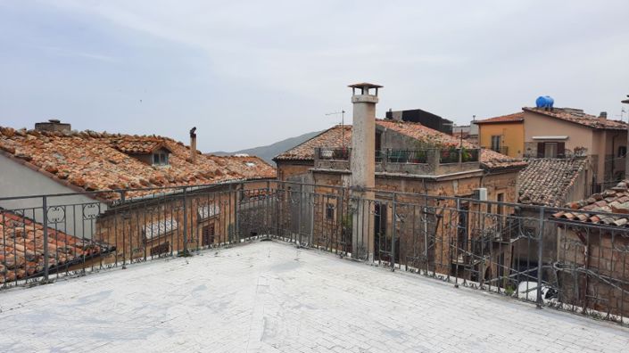 Image No.39-6 Bed Property for sale