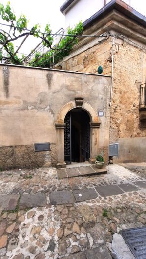 Image No.40-6 Bed Property for sale