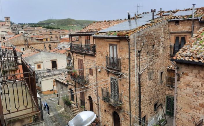 Image No.46-6 Bed Property for sale