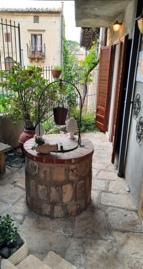 Image No.47-6 Bed Property for sale